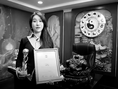  “Nở rộ” nghệ sĩ quảng cáo làm chân mày phong thủy