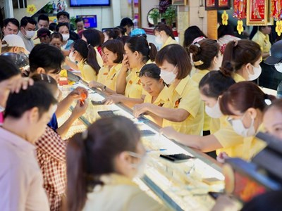  Giá vàng tiếp tục “đu đỉnh”