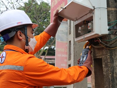  Áp lực đến từ giá điện tăng