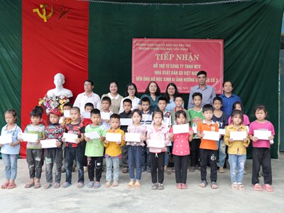 Hỗ trợ sách giáo khoa cho học sinh miền núi phía Bắc