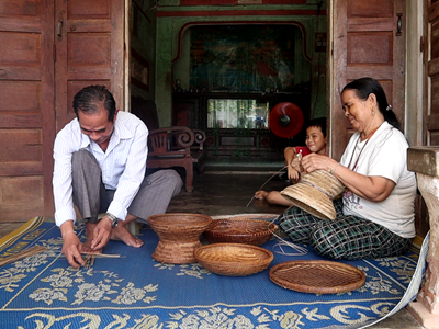  Người Hrê gìn giữ nghề đan lát truyền thống