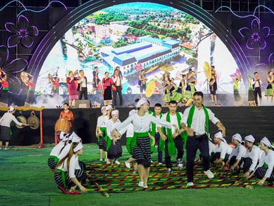  Đồng bào Thổ gìn giữ nhịp cồng chiêng