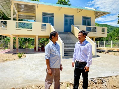 Tình làng nghĩa xóm ngày càng gắn kết thì không gì quý bằng