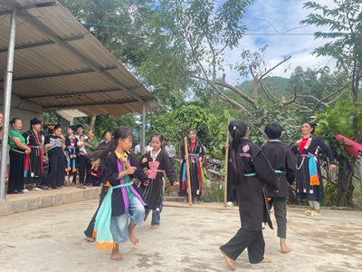 Lấy bản sắc văn hóa làm nền tảng phát triển du lịch