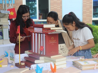 Phụ huynh đồng hành cùng con xây dựng thói quen đọc sách