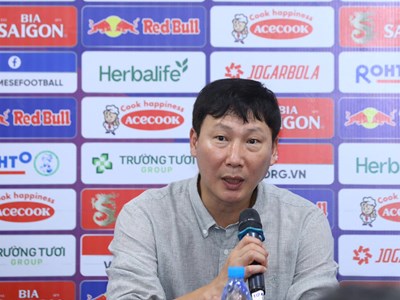 Con đường riêng cho HLV Kim Sang-sik