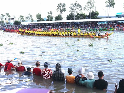  “Lực hút” khó cưỡng từ đua ghe Ngo