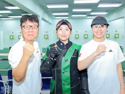 Thầy trò HLV Park Chung-gun chiếm ưu thế?