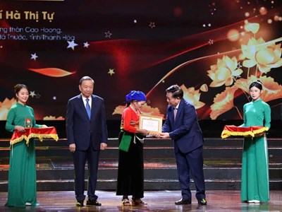  Người phụ nữ Mường và hành trình “thắp sáng” bản làng