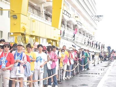  Làm mới sản phẩm để đón khách du lịch tàu biển