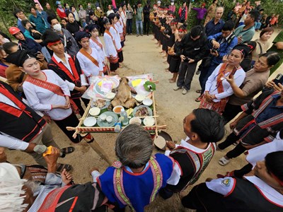  Hút khách bằng văn hóa Chăm