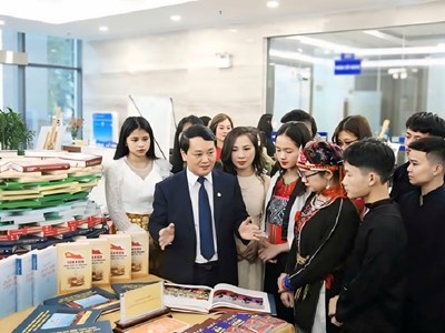 Nhịp cầu tri thức nối liền các vùng đất