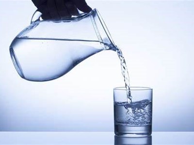 14 dấu hiệu bạn đang không uống đủ nước