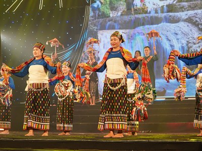 “Sắc màu hội tụ” nơi đất thiêng Quảng Trị