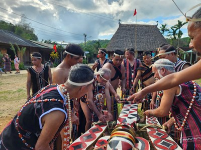 Phát triển du lịch bền vững từ di sản văn hóa Cơ Tu