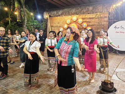 Người “truyền lửa” văn hóa dân tộc Thái