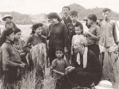 Chủ tịch Hồ Chí Minh với việc chống lãng phí