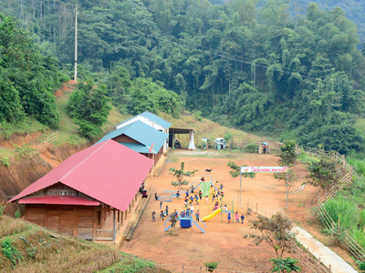 Xuân về trên bản Mùa Xuân