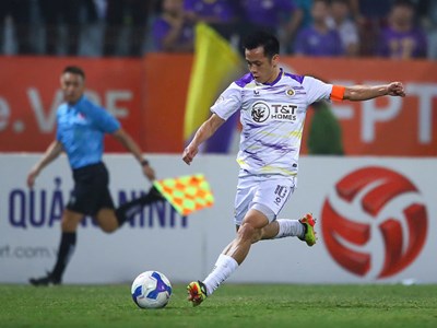  Văn Quyết - cánh chim không mỏi