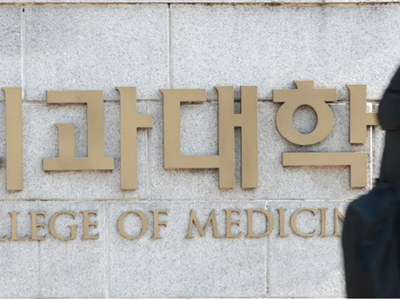 Chính phủ Hàn Quốc nhượng bộ không tăng chỉ tiêu tuyển sinh trường y