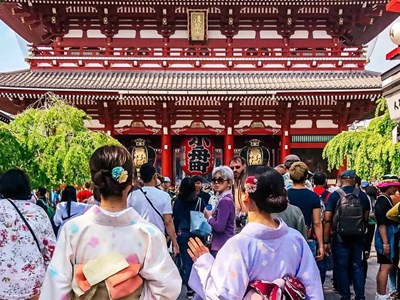 Sức hút toàn cầu và áp lực hạ tầng