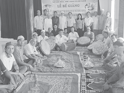  Giữ gìn tiếng trống Rappana của người Chăm