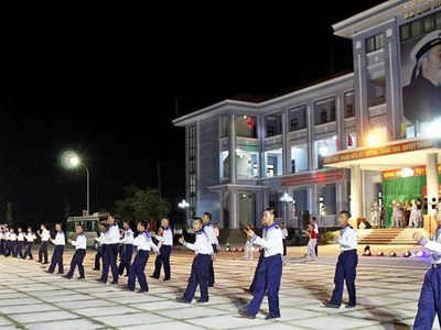 Nối liền tình đồng bào, đồng chí