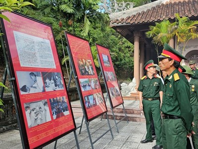 Triển lãm chuyên đề Kỷ niệm 50 năm Ngày Giải phóng Thành phố Huế