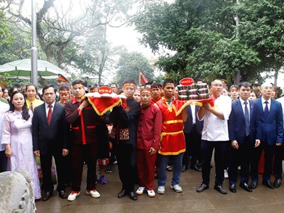 Triệu trái tim hướng về nguồn cội dân tộc