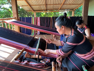 Thắp lửa yêu thương nơi buôn làng Jrai