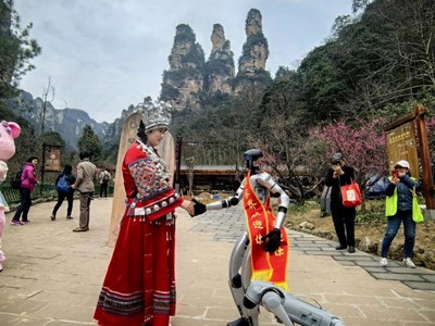 Trung Quốc dùng robot để phát triển du lịch