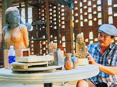 Đau đáu giữ nghề gốm nung của gia đình