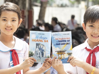 Đưa các em hành trình Trường Sa, Nhà giàn DK1 qua trang sách