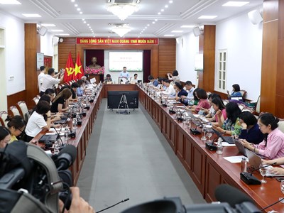 Những ai sẽ bị gọi tên khi “làm điểm” hạn chế trên báo chí, sân khấu…?