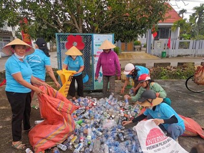  Những chiếc xe ve chai chở theo ước mơ xanh