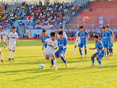 Tiềm năng và thách thức của bóng đá học đường