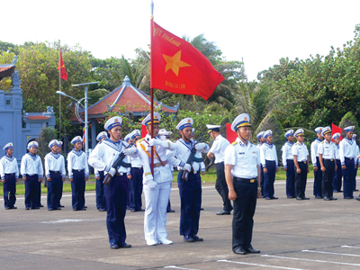  Nơi biển cả ôm trọn hồn thiêng Tổ quốc