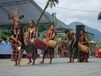  Đồng hành cùng cộng đồng Cơ Tu gìn giữ hồn quê