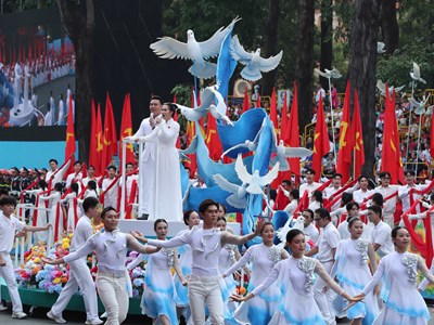 Bản hùng ca với sắc màu tuổi trẻ