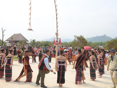 Lên với A Lưới