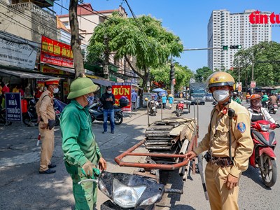 “Bắt nóng” loạt xe tự chế kéo hàng cồng kềnh ở Hà Nội