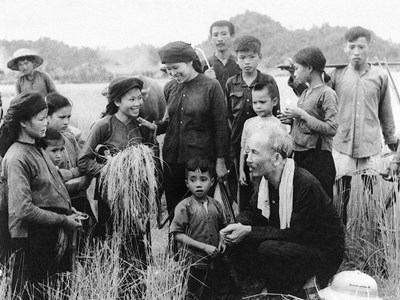 Mãi là ngọn đuốc dẫn đường cho dân tộc