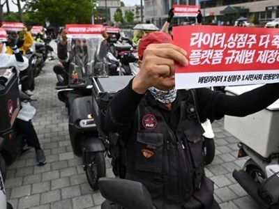 Người lao động Hàn Quốc làm 3 công việc vẫn không đủ sống