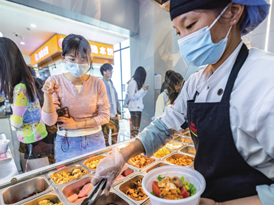 Sinh viên Trung Quốc chuộng bữa ăn ít béo và xu hướng sống lành mạnh