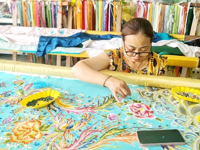 Làng Đông Cứu và những mũi kim bền bỉ giữ gìn di sản thờ Mẫu