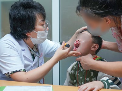 Trả lại cho em tiếng nói, nụ cười…