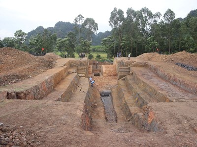 Bất ngờ với cấu trúc đắp dựng thành Dền