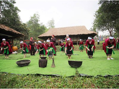 Khúc giao hòa giữa truyền thống và khát vọng