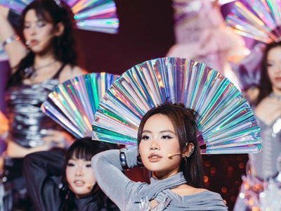  Hành trình từ “cô bé dân ca“' đến ngôi sao đa tài