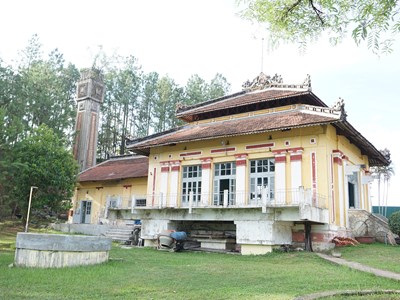  Ứng xử thế nào với công trình kiến trúc Pháp ở Huế?